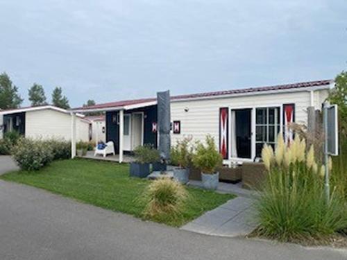 Koudekerke Chalet De Esquí | Cottage in Zeeland with Pet-Friendly Stay