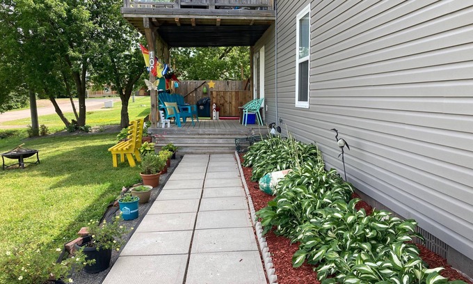 Shediac Cabaña | Cottage Jasmine on the Shediac Bay With hot tub