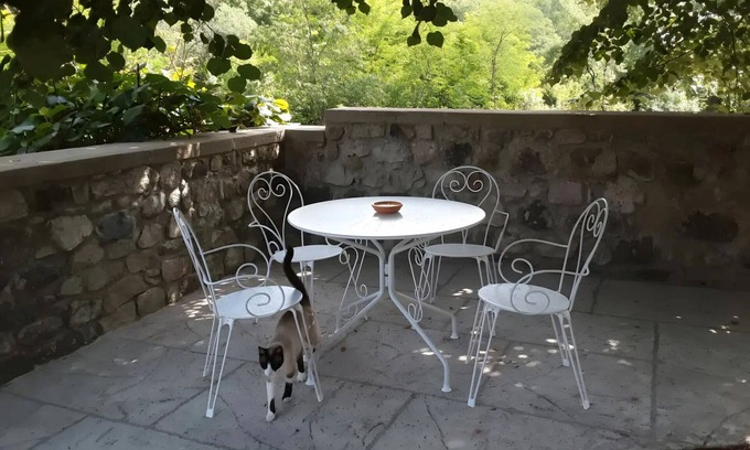 Les Assions Cabaña | Cottage 'L'Ancienne Estable' with Private Terrace, Private Garden and Air Conditioning