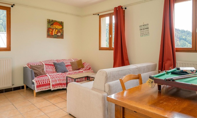 Entremont-le-Vieux Cabaña | Cottage "La Ferme de l’Ours" with Mountain View, Private Terrace and Wi-Fi
