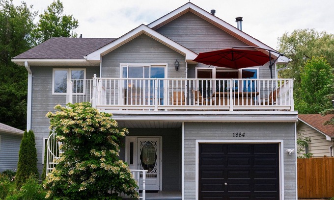 Alcona Casa | Cottage/Lake Simcoe/Innisfil/5 Bedrooms/10 Guests