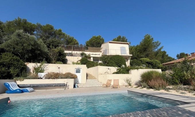 Vedene Apartamento | Charming cottage Les Deux Pins for 4 on the hill, 5 minutes from Avignon