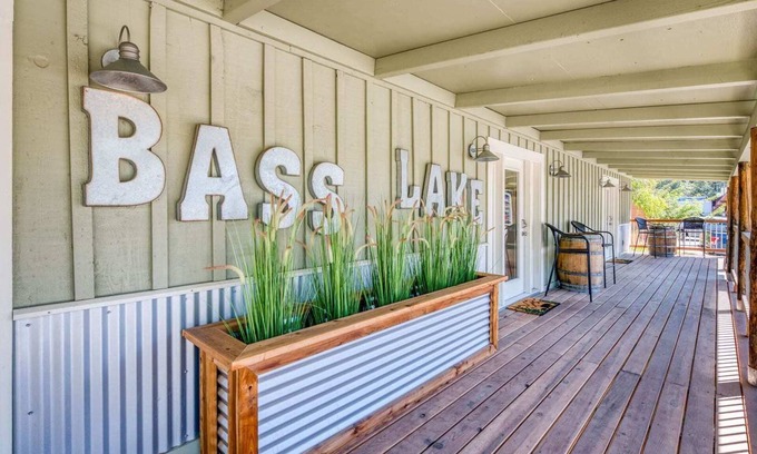 Bass Lake Cabaña | Cottage Like Suite With Private Hot Tub