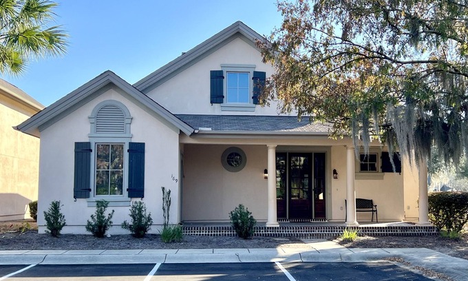 Bluffton Cabaña | Cottage Living is the life for me! Sleeps 8!