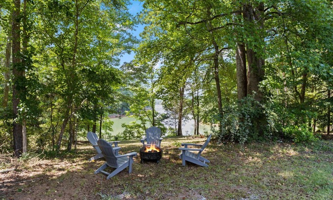 Anderson Casa | Cottage located on a peaceful cove on Lake Hartwell. Near Clemson and Anderson!