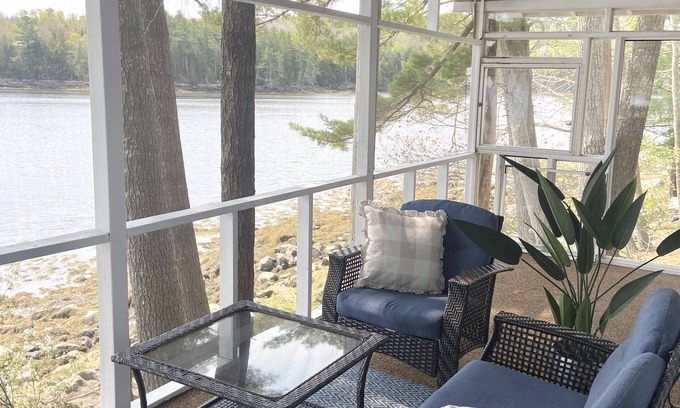 Valley Road Cabina | Cottage located on the banks of the historic St.Croix River