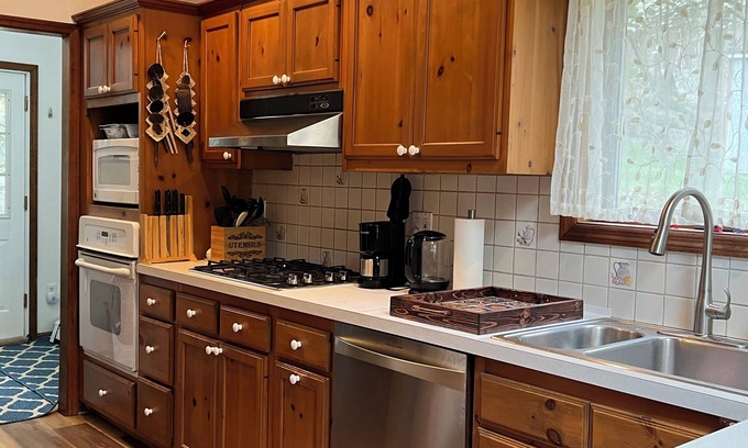 Mahopac Cabaña | Cottage lost in time