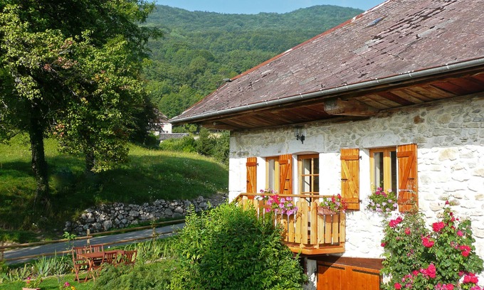 Moye Cabaña | Cottage - Moye- en un entorno verde, entre el lago de Annecy y Le Bourget