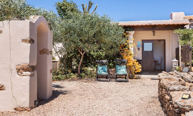 Formentera Cabaña | Cottage 'Mussenya 1' with Balcony, Wi-Fi and Air Conditioning