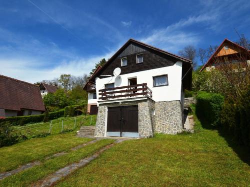 Pocedelice Casa | Cottage near River Ohre with Garden