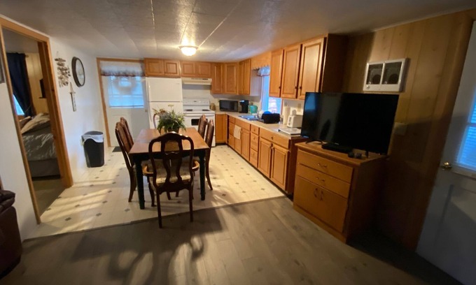 Crisfield Casa | Cottage near the Bay
