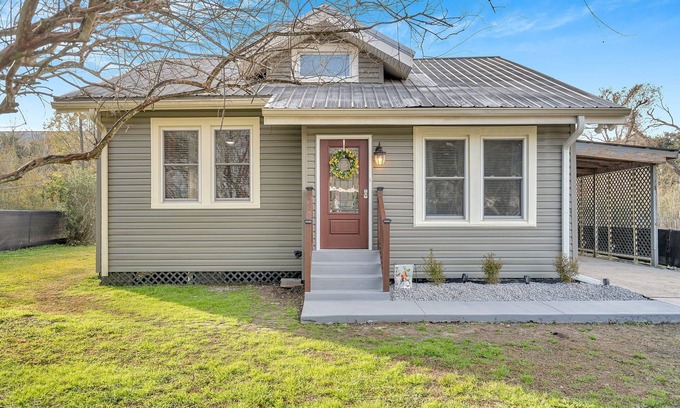 Destrehan Cabaña | Cottage near the New Orleans Airport