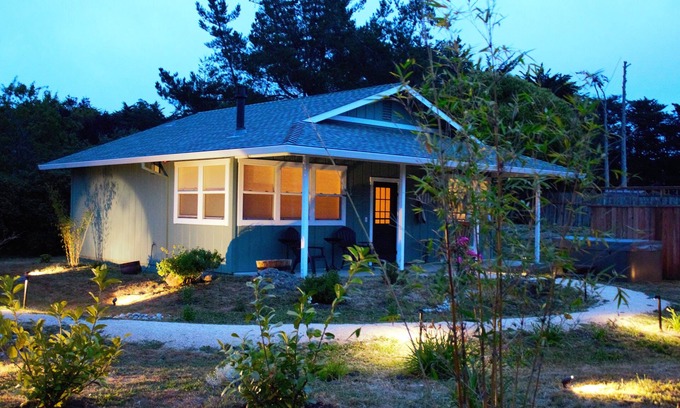 Point Reyes Station Casa | Cottage ubicado en Point Reyes Village