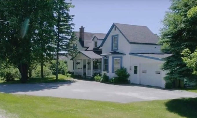 Orford Casa | Cottage next to National Park, lakes, ski resort and so much more!
