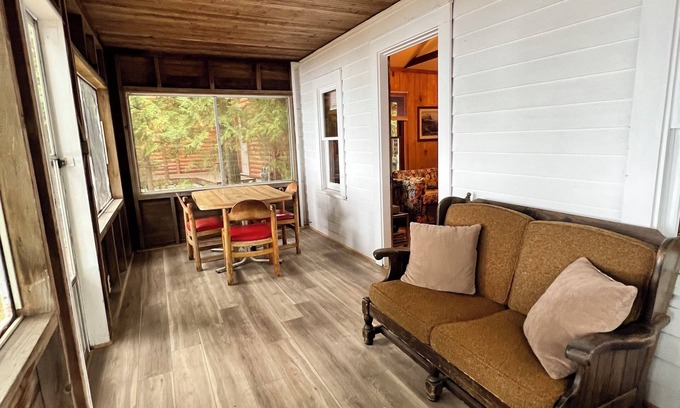 Herron Cabaña | Cottage Number "1" is a Terrific 2-bedroom cottage on Hubbard Lake