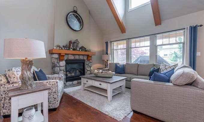 Lindell Beach Cabaña | Cottage oasis w/ resort amenities & close to the lake!