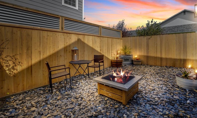 Eureka Cabaña | Cottage Oasis with Beautiful Private Yard - Pet Friendly!