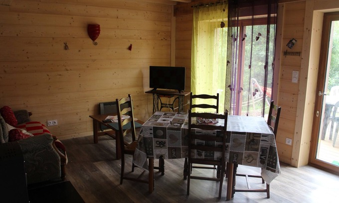 Bonlieu Chalet De Esquí | casa de hermosas cascadas