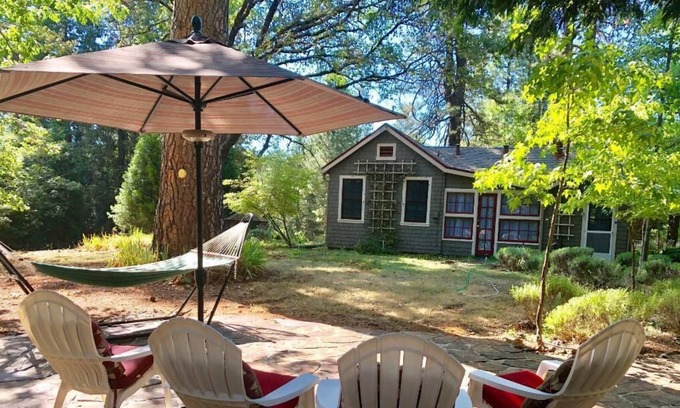 Cedar Ridge Cabaña | Cottage ofrece un entorno cómodo y tranquilo, perfecto para relajarse.