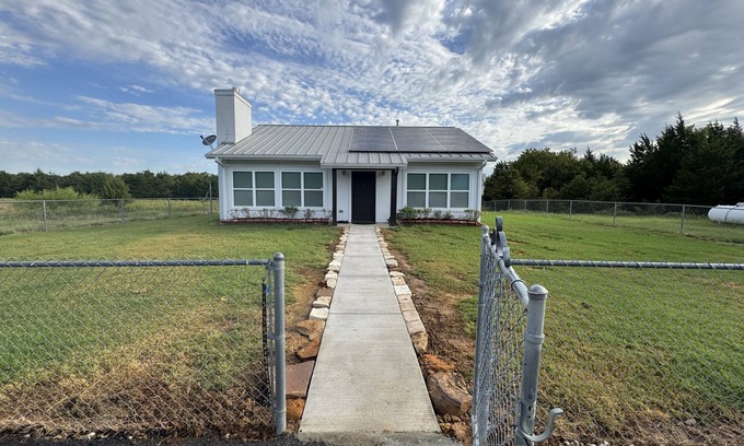 Valley View Cabaña | Cottage on 14 acres near Lake Ray Roberts
