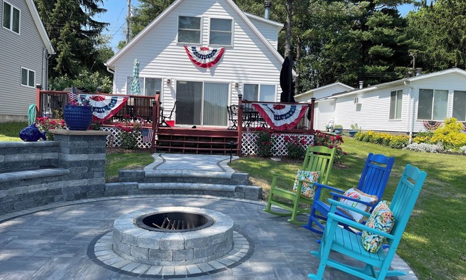 Gobles Cabaña | Cottage on all sports lake! Boat, ski, bonfire, fish, kayak, paddle boat, RELAX!