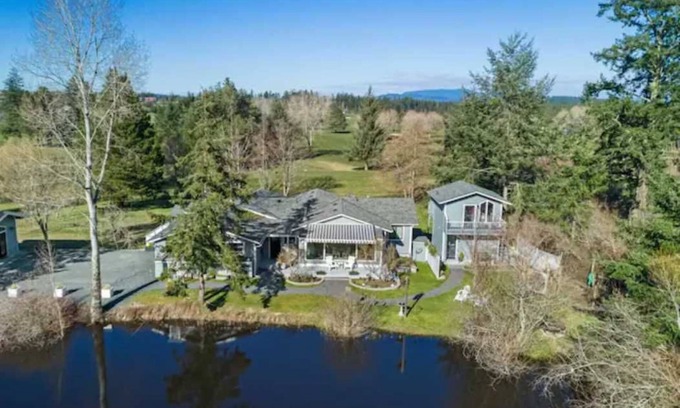 Friday Harbor Cabaña | Cottage on Bison Pond-Tranquility & Beauty Abounds