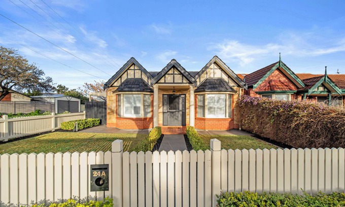 Allenby Gardens Casa | Cottage on Coombe