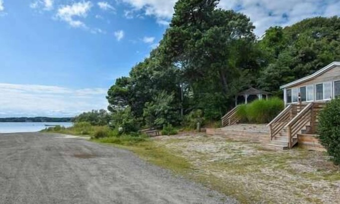 South Dennis Cabaña | Cottage on Large Pond Access to Bass River Recently Updated Gazebo AC Wifi Dog Friendly