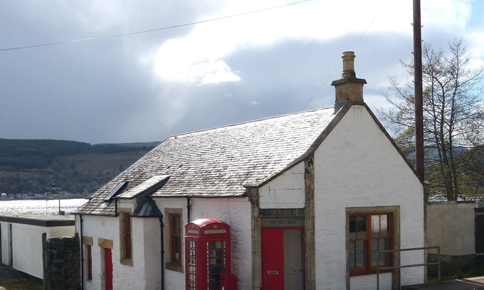 Kilmun Cabaña | Pier Cottage en Holy Loch Shore, vistas al mar y a la montaña