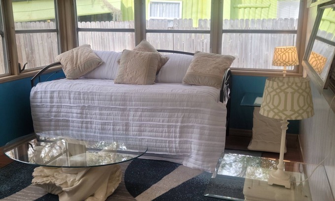 Anclote River Acres Cabaña | Cottage on river