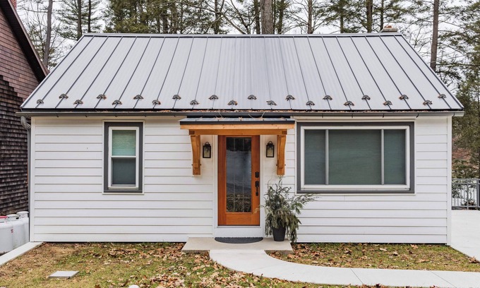 Pine Grove Casa | Cottage on Sweet Arrow Lake