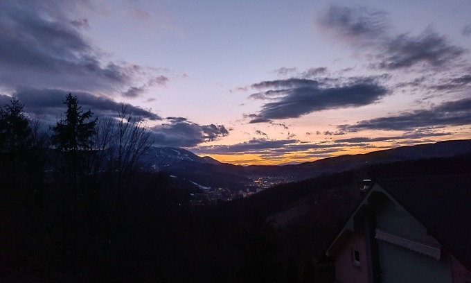 Ravne na Koroskem Cabaña | Cottage on the top of the hill with forrest around, overlooking the city.