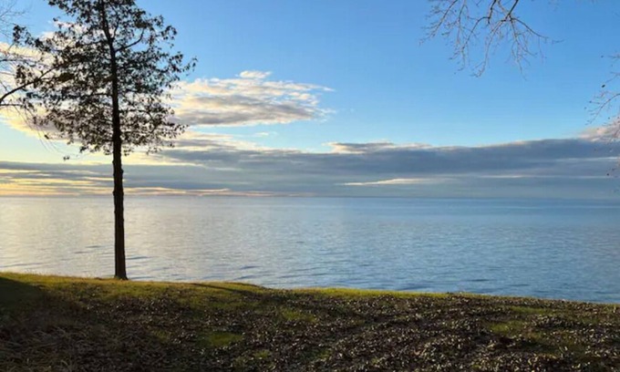Brussels Cabaña | Cottage on the Bay - Stunning Sunsets!