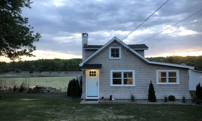 Niantic Casa | Cottage on the bay