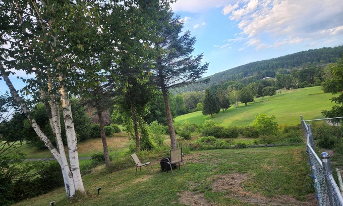 Oneonta Cabaña | Cottage on the Country Club