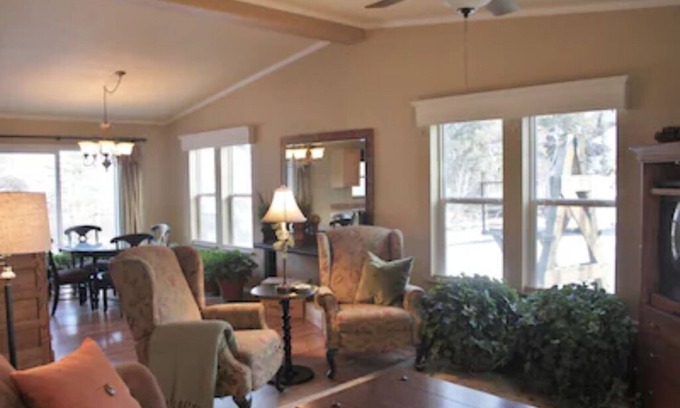 South Fork Cabaña | Elegant Riverside Cottage: pesca privada, Ski Wolf Creek, Golf Rio Grande Club