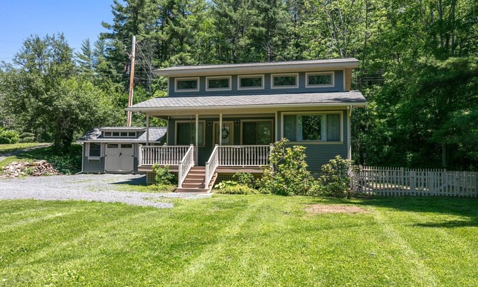 Sabinsville Cabaña | Cottage on the Crick-Sits right on Pine Creek