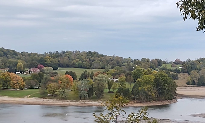 Johnson City Cabaña | Cottage on the Lake