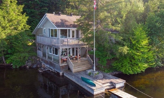 North Kawartha Cabaña | Cottage on the lake! Beautiful 4 bedroom + 3 bath!