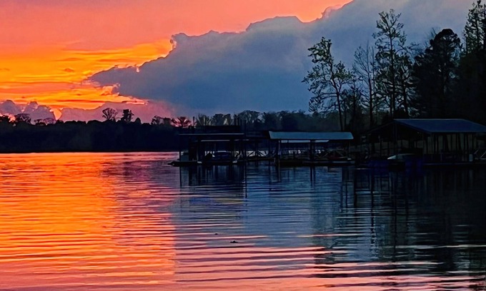 Woodstock Cabaña | Cottage on the Lake! Cozy, Lakefront, 4BR house near Atlanta @ Allatoona Lake