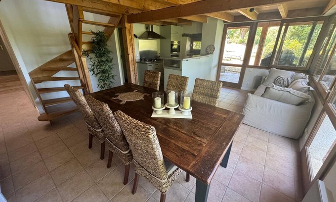 Prayssac Cabaña | Cottage on the River Lot with spectacular riverside views.