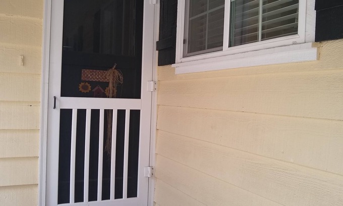 Post Falls Casa | Cottage On The Rocks is a spacious, family friendly home near the Spokane River