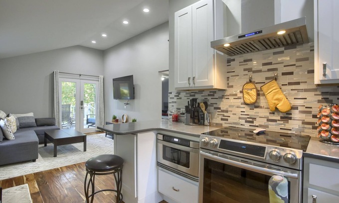 Lewisberry Cabaña | Cottage on Yellow Breeches Creek. Close to Hershey, Harrisburg, York and beyond!