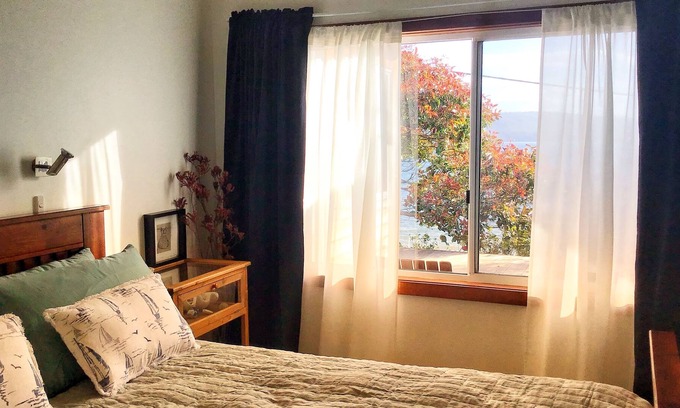 Tinderbox Cabaña | Cottage overlooking marine reserve - 1 minute to beach