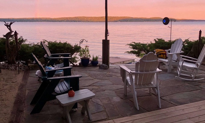 Lake Township Casa | Cottage Perfection on Crystal Lake--Make great family memories!