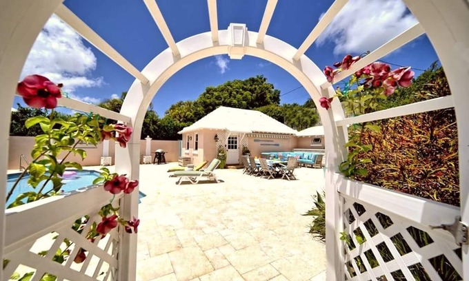 Paget Apartamento | CottagePriv. Piscina ★ Beach5min ★ StatelyProp ★ PrivTennisCourt ★ NearHamil.★ Twizy