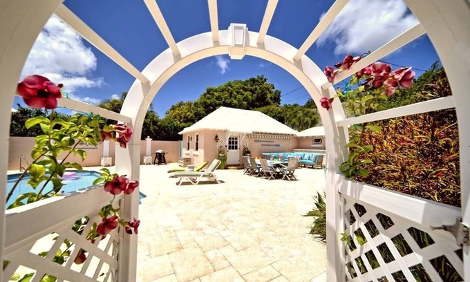 Paget Apartamento | CottagePriv. Piscina ★ Beach5min ★ StatelyProp ★ PrivTennisCourt ★ NearHamil.★ Twizy
