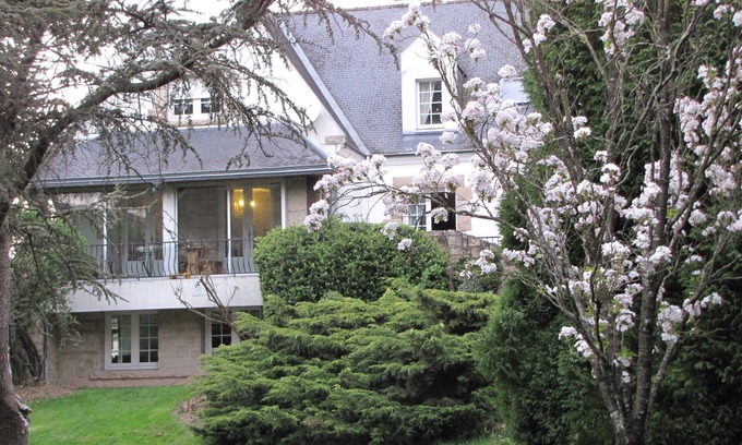 Baulon Cabaña | Alquiler Cottage 90 m² con su hermoso parque de 4.000 m² y hermosos árboles.