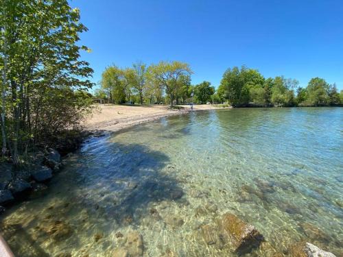 Alcona Casa | Cottage right across Lake Simcoe in Innisfil