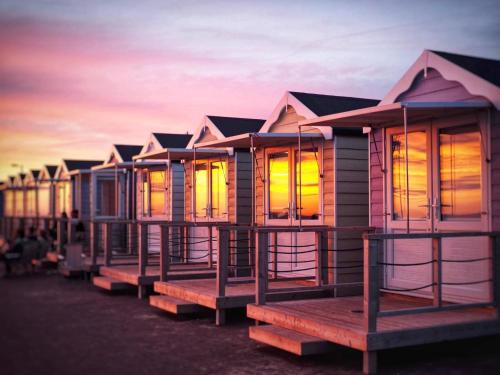 Lytham St. Anne's Casa | Cottage - Sleeps4 - PetFriendly - Garden - ByBeach